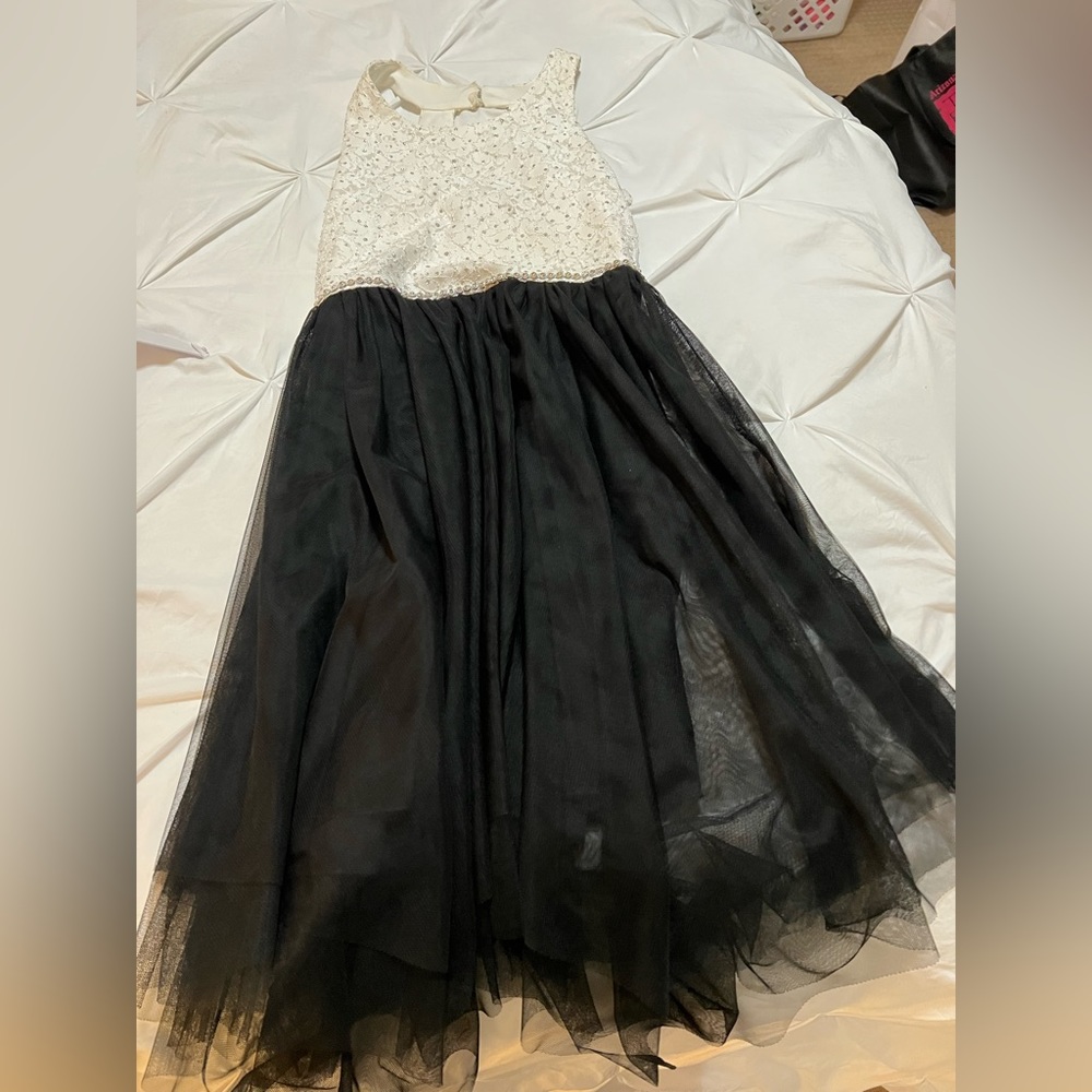 Black & White Speechless G16